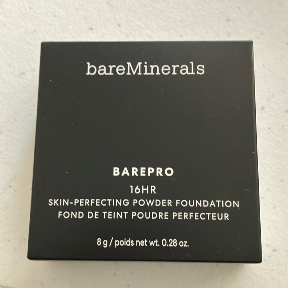 Bare Pro 16 hr Skin-Perfecting Powder Foundation in Shade Fair 15 Cool